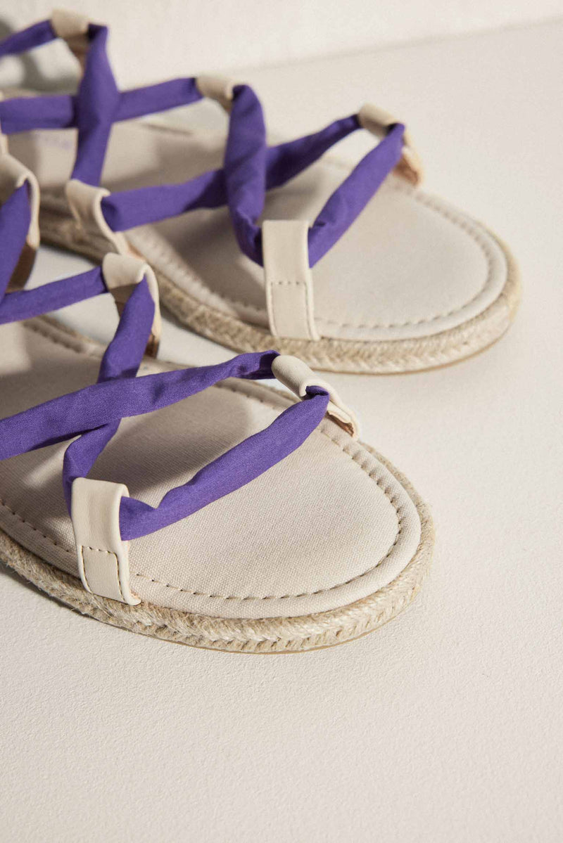 Sandálias com tiras intercambiáveis e ajustáveis violeta