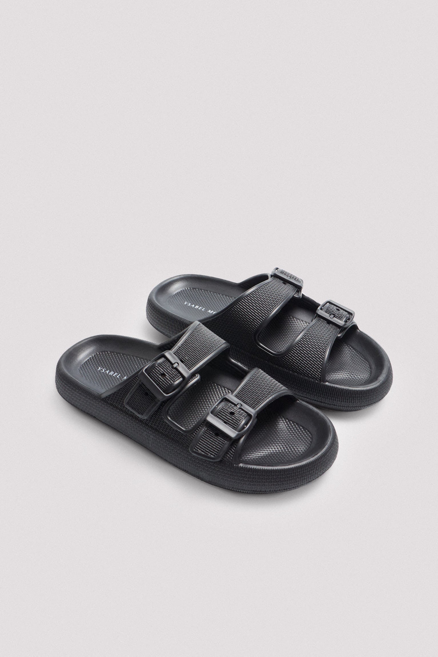 86196-6-chanclas-hebillas-mujer-ysabel-mora-negro