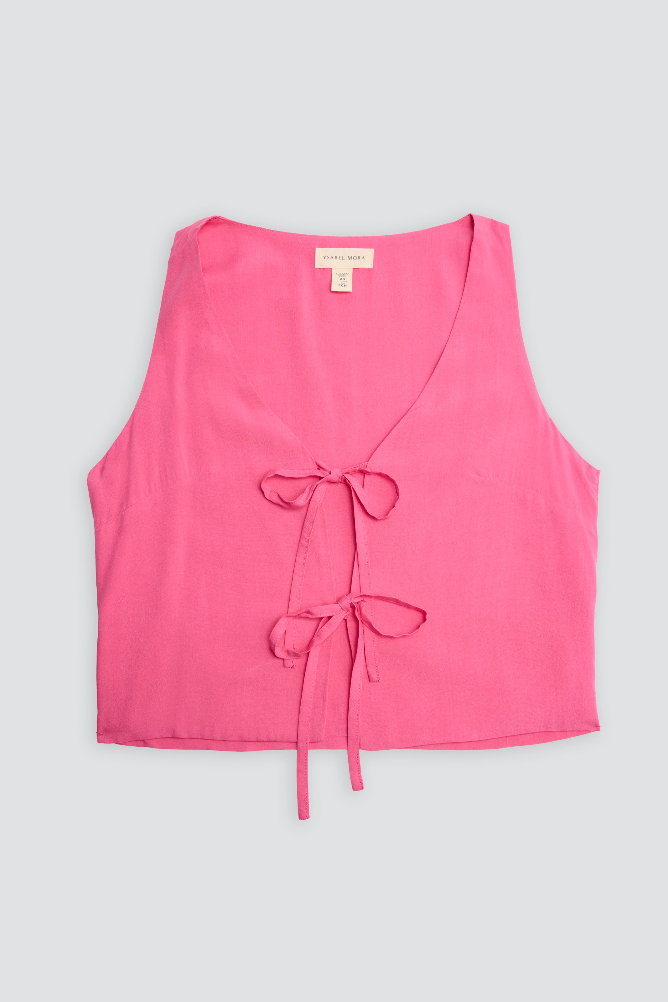 Top regata rosa com nó e alças.