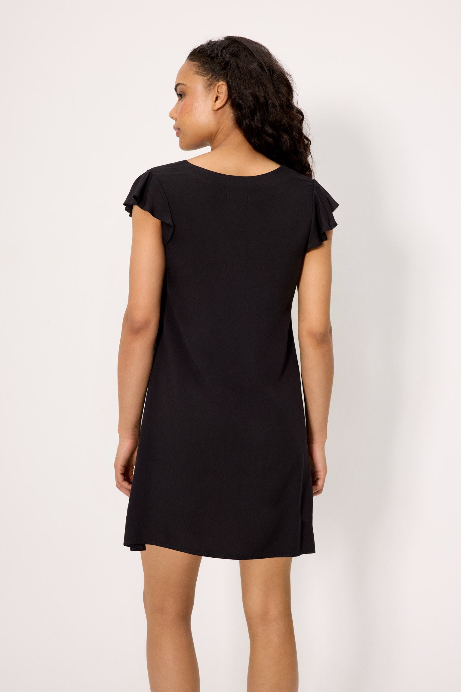 86279-vestido-mujer-verano-corto-cuello-en-v-negro