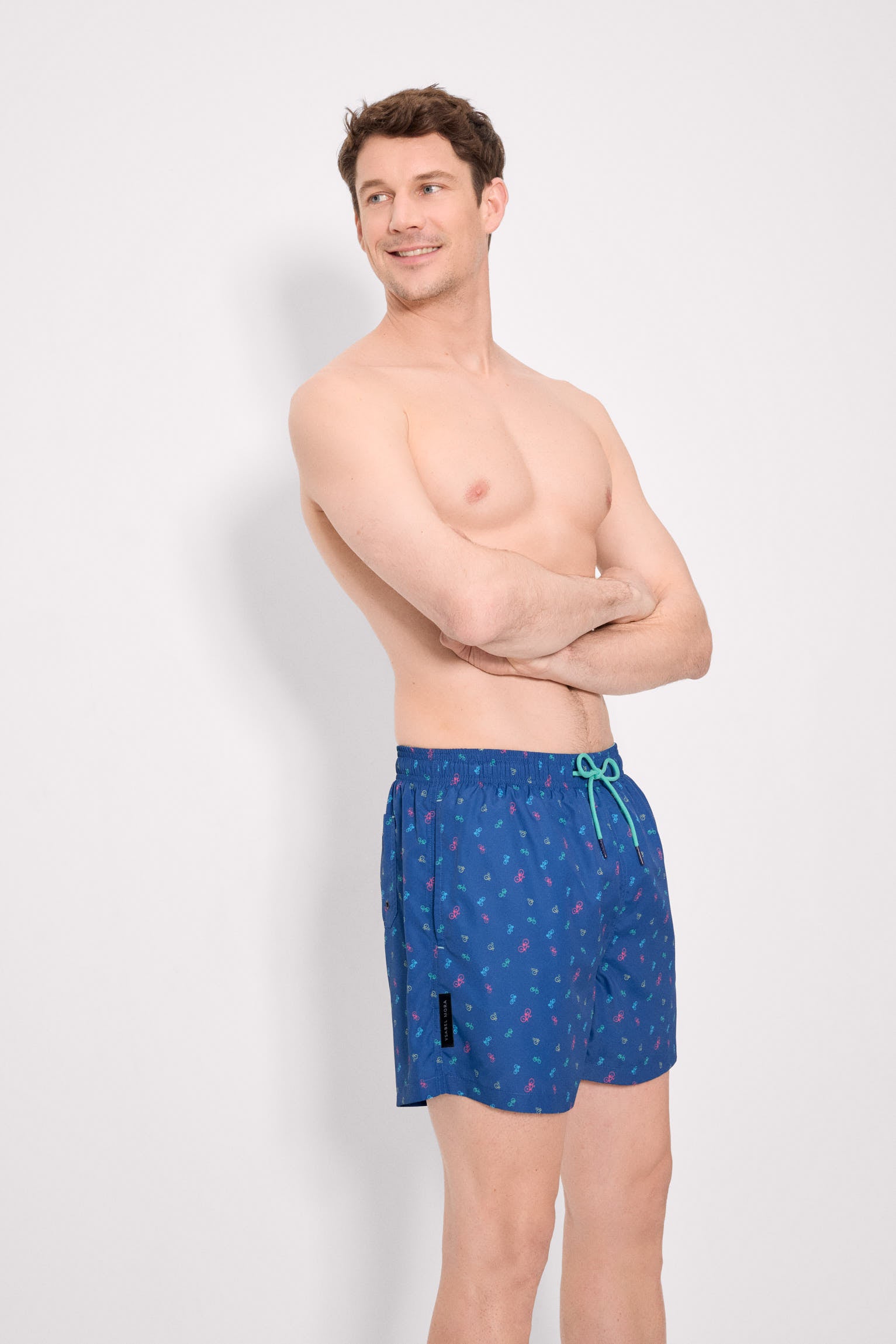 Maiô curto azul com estampa de bicicletas