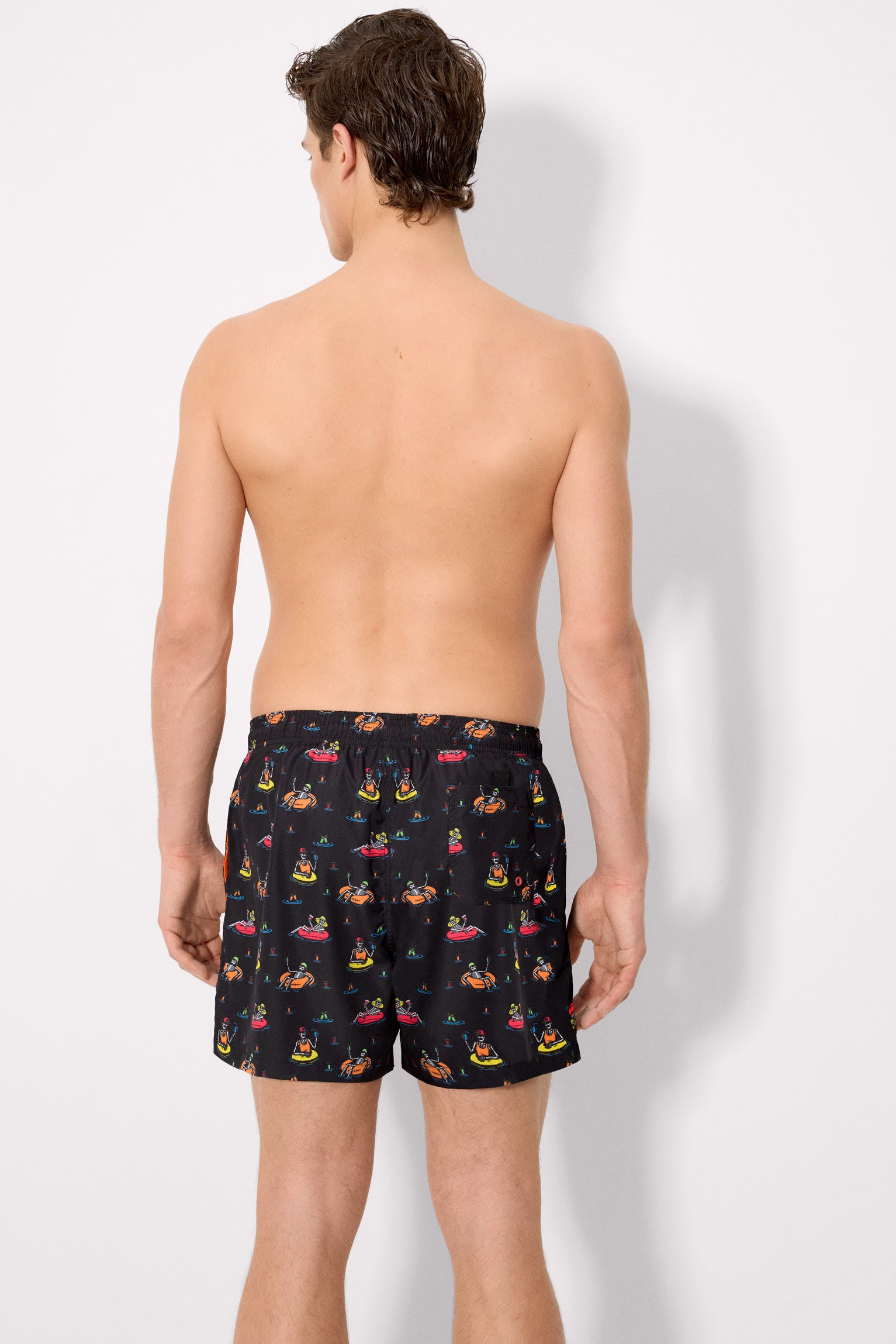 Maiô meia-calça com estampa de caveiras multicoloridas Sockarrats