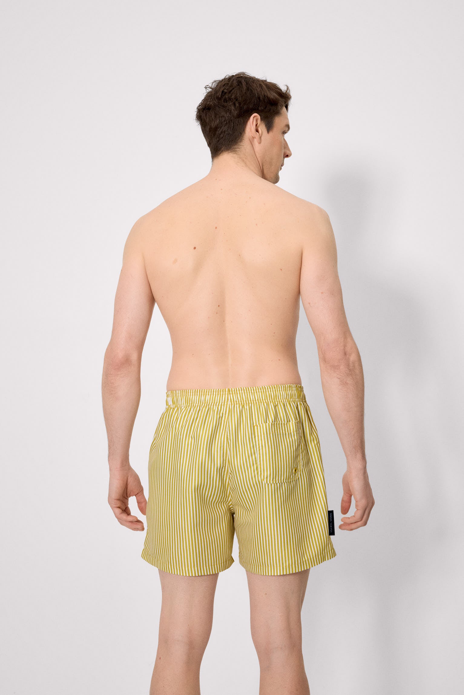 Maiô amarelo listrado de meia altura