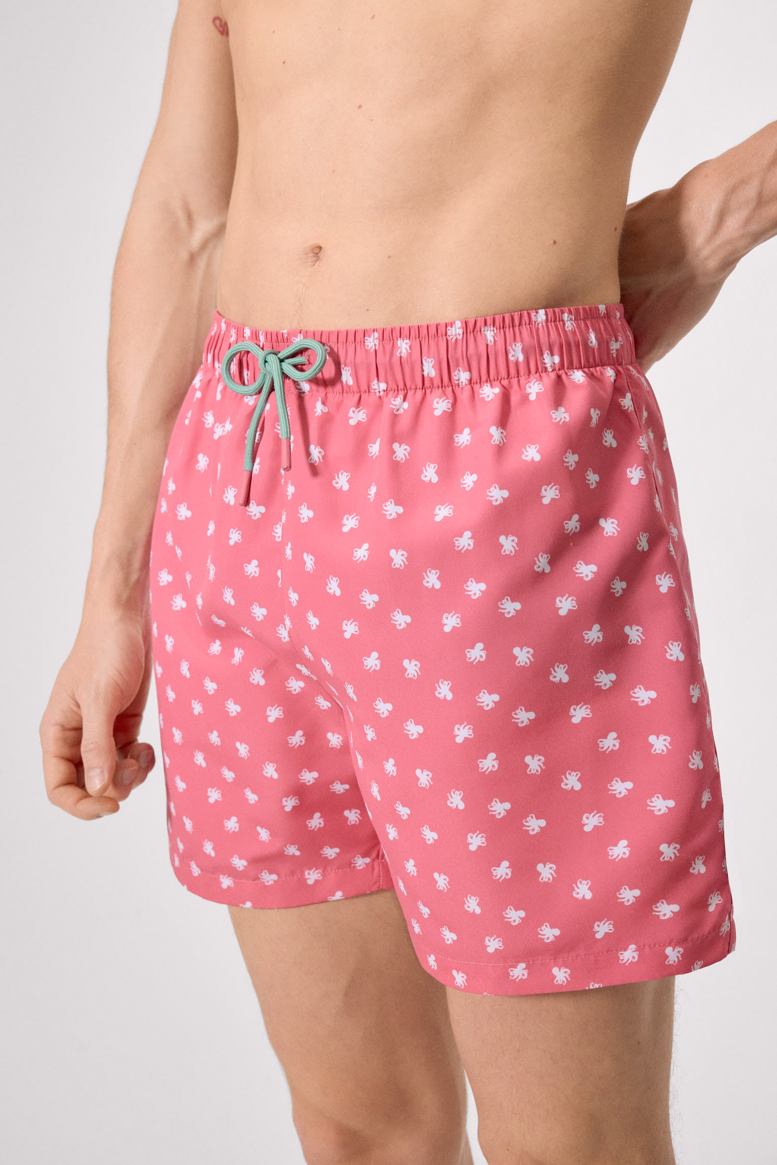 Maiô curto rosa com estampa de polvo