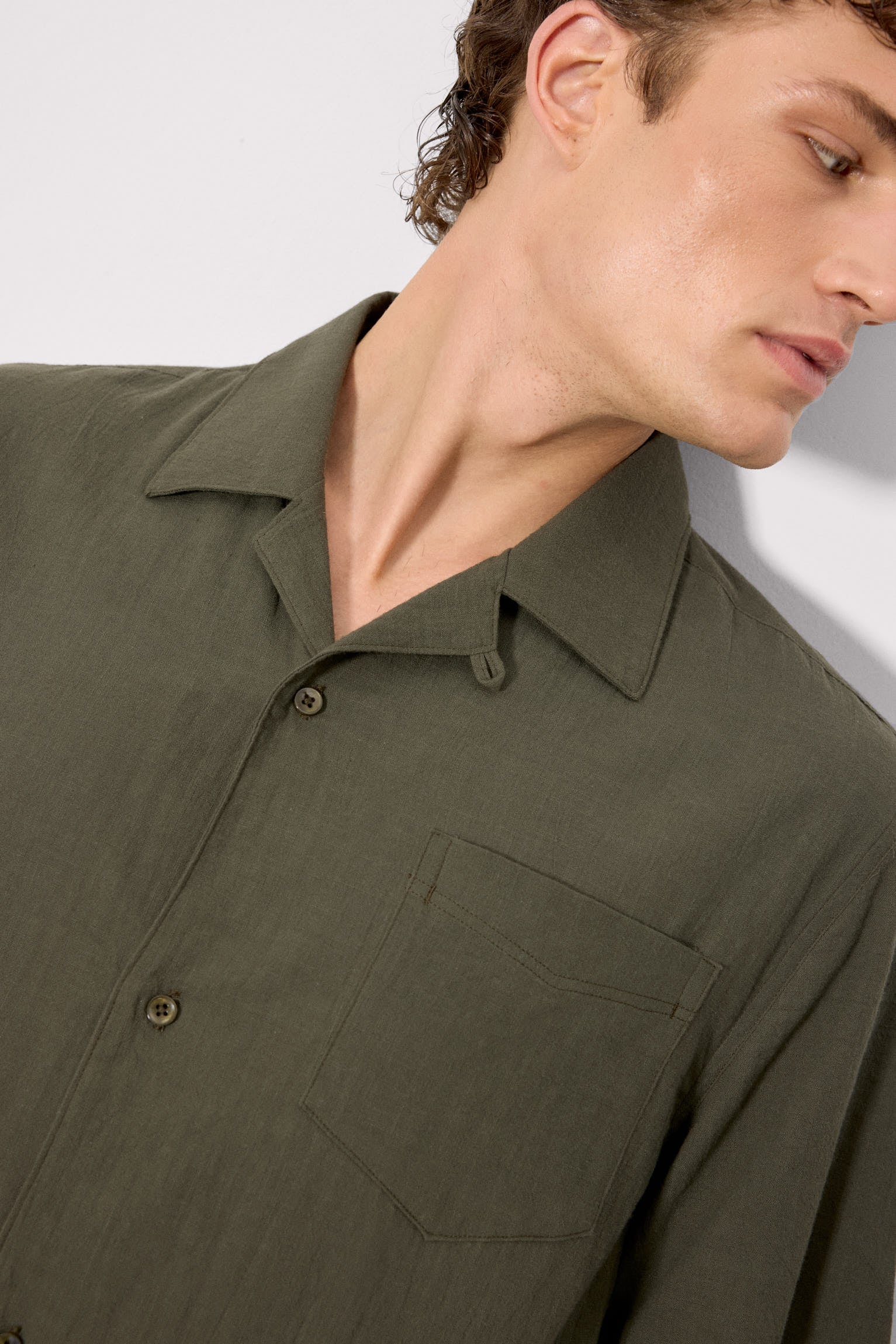 Camisa manga corta abotonada efecto lino verde botella - Ysabel Mora