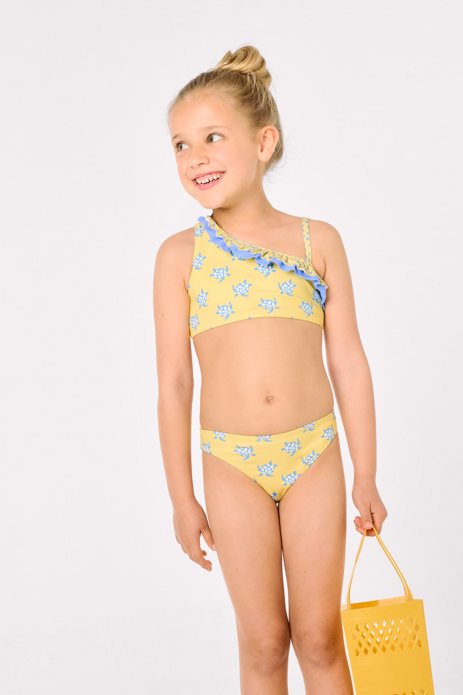 Bikini niña asimétrico detalle volantes estampado tortugas - Ysabel Mora