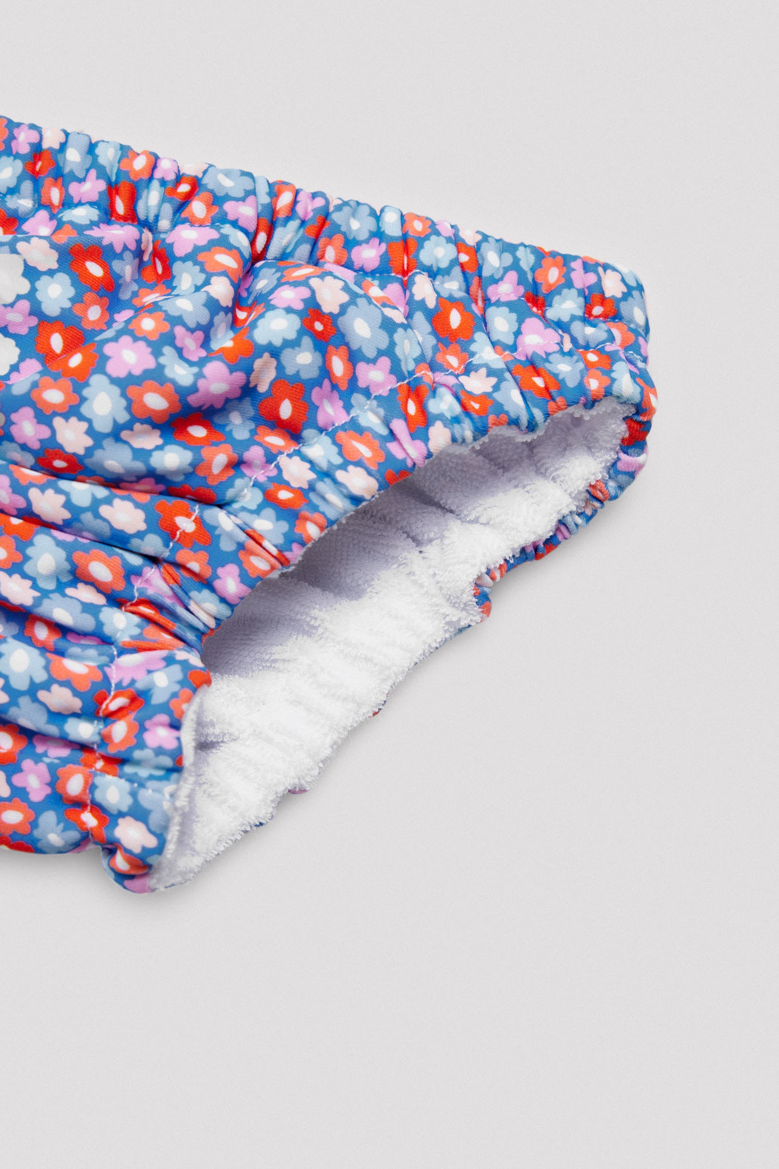 97052-2-culetin-antifugas-estampado-flores-nina-ysabel-mora-multicolor