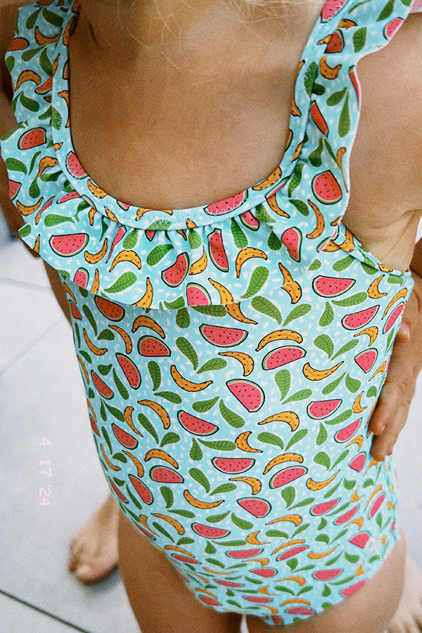 Maiô bebê com babados e estampa de frutas