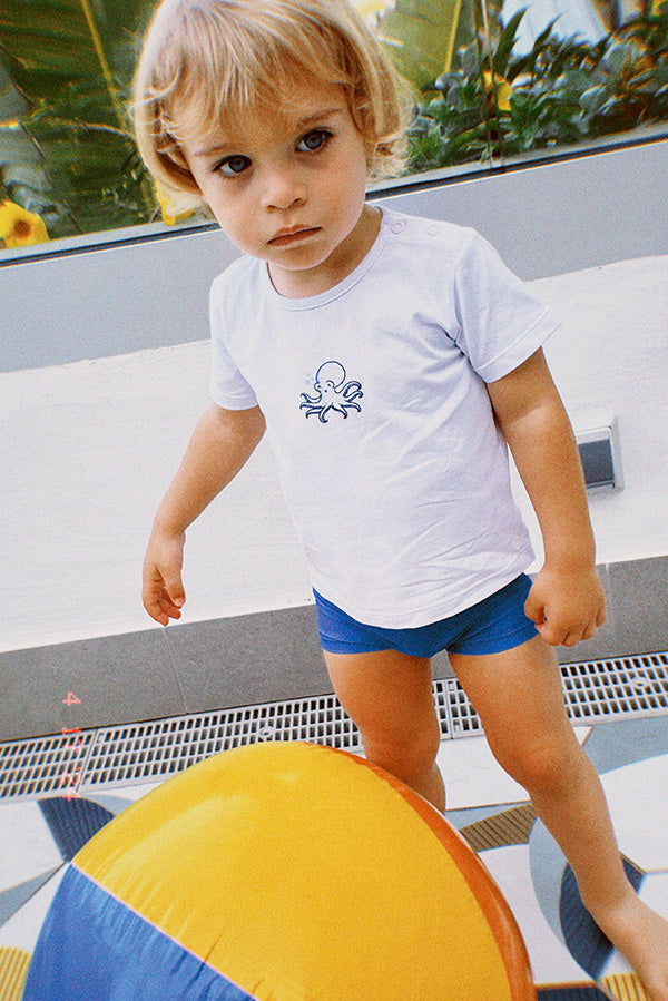 Conjunto bebê de maiô boxer e camiseta polvo branca
