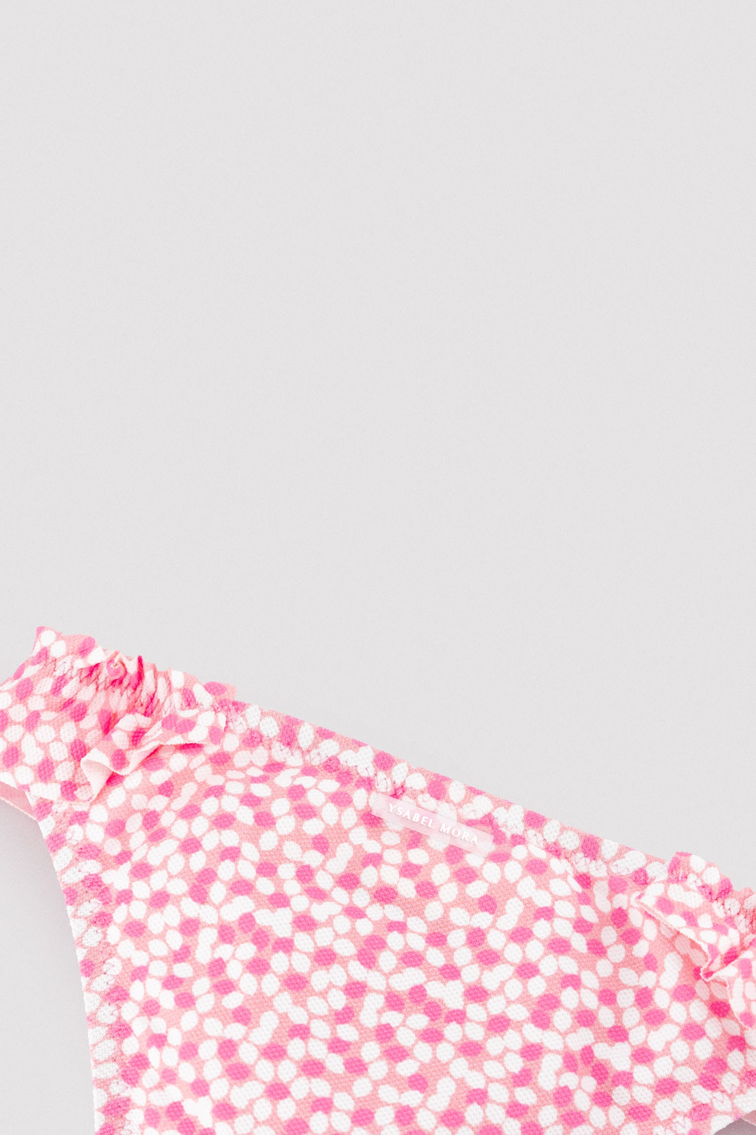 Calcinhas de bebê texturizadas com detalhes de babados