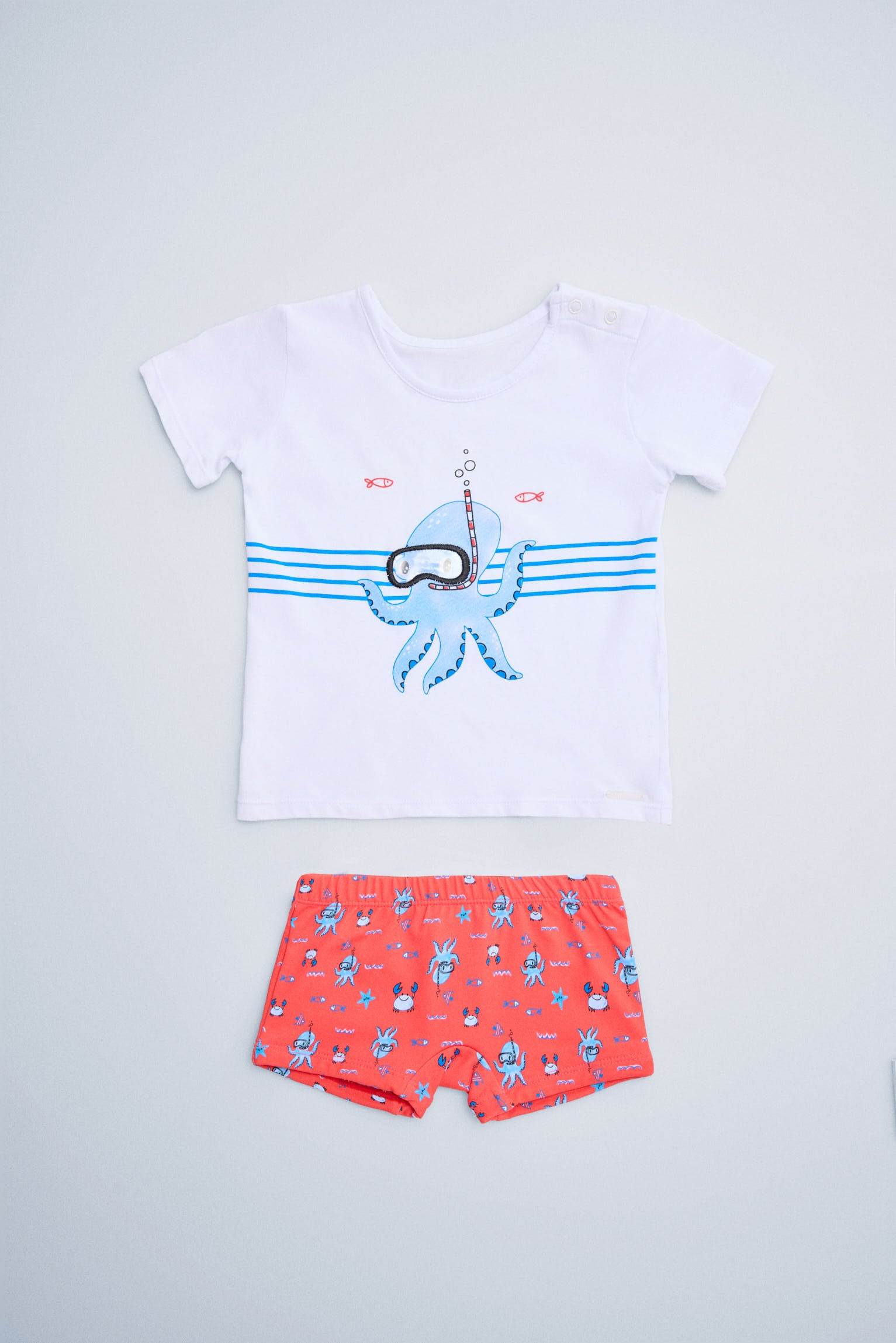 Conjunto de camiseta e shorts boxer para bebê com estampa de polvo