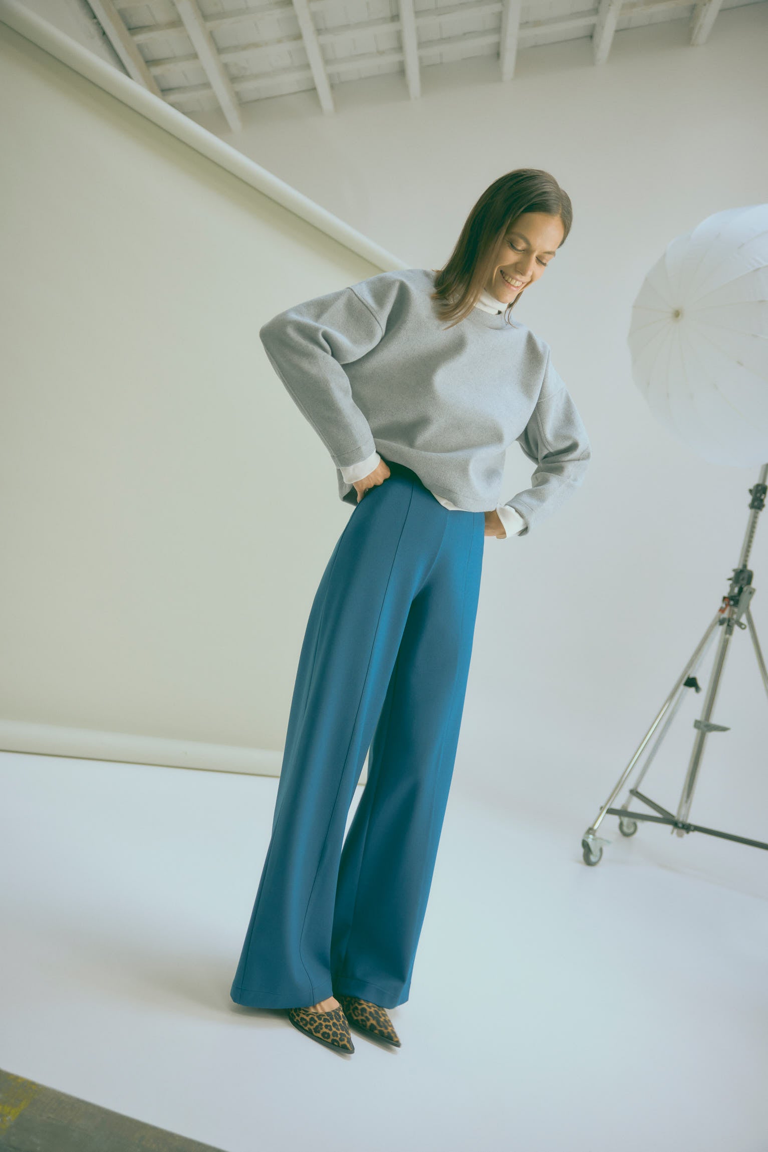 Calça social azul larga