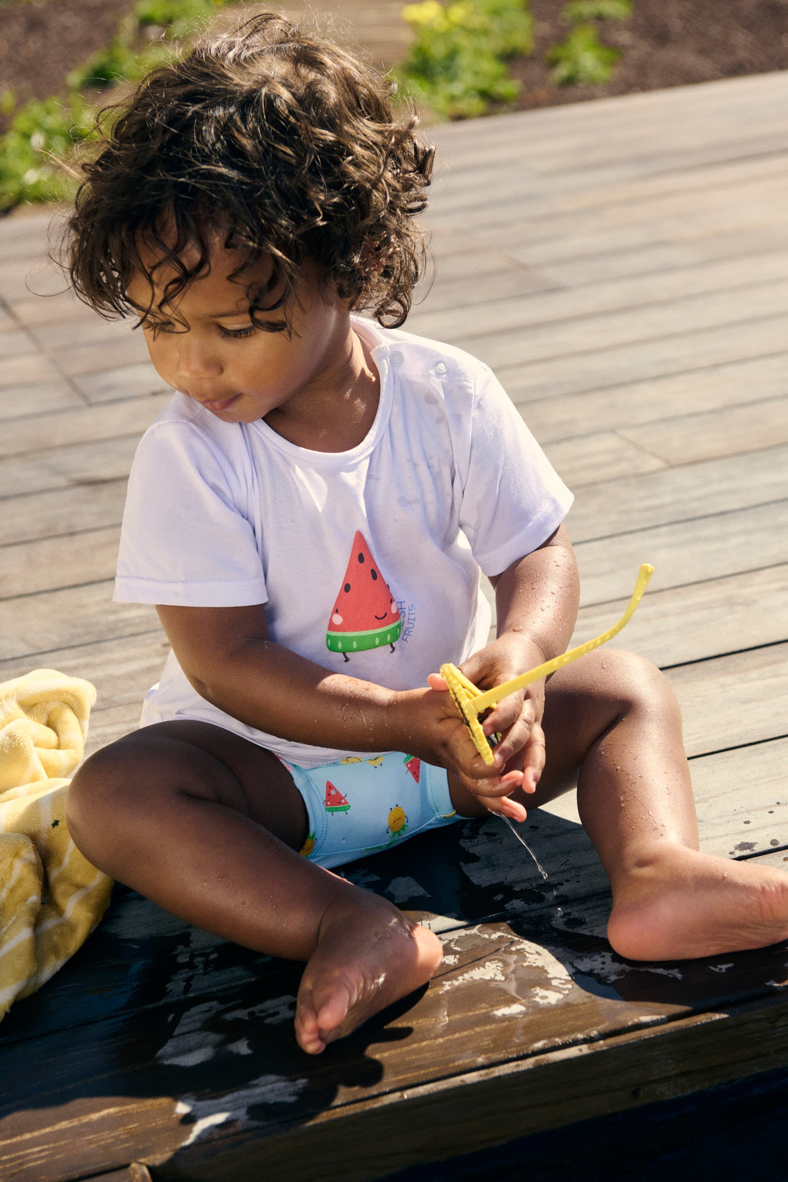 Conjunto de camiseta e sunga boxer com estampa de frutas para bebês