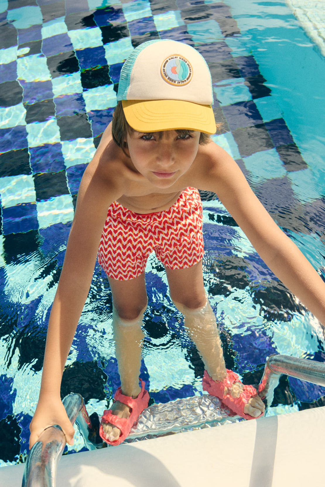 Calção de banho curto para meninos com estampa étnica multicolorida