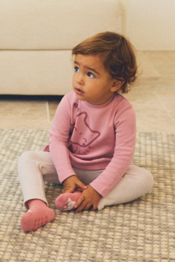 Conjunto bebé sweatshirt com folho e calças com desenho de gatinho