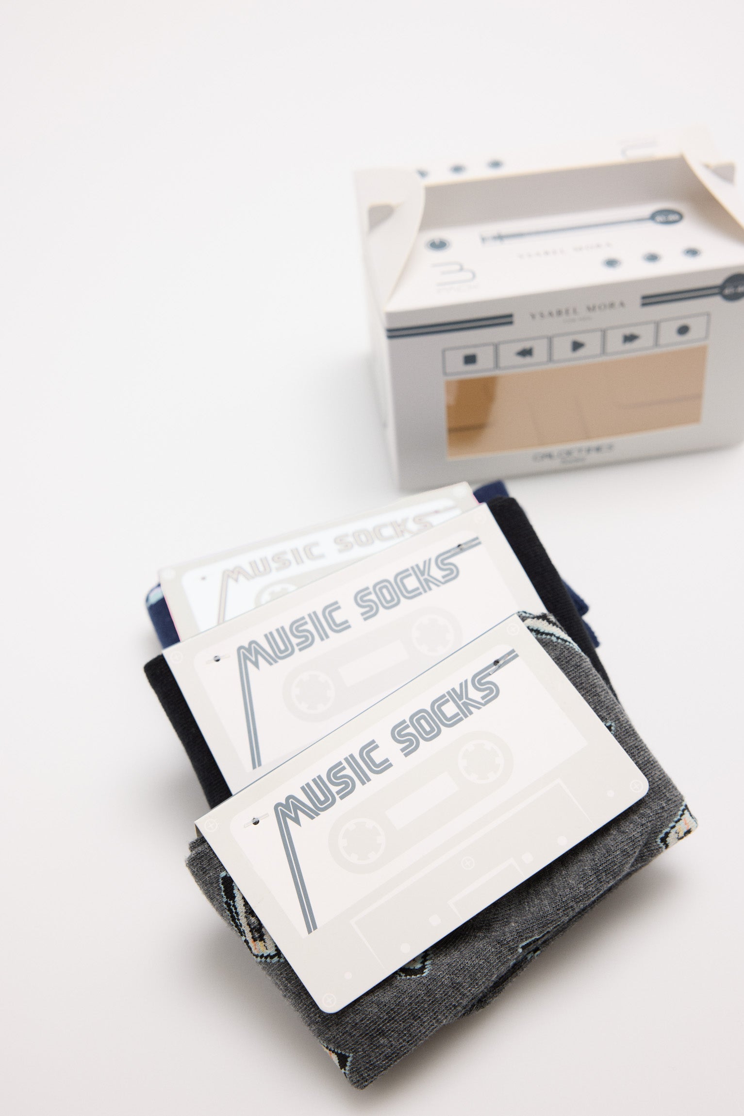 Pacote de presente com 3 meias estampadas musicais