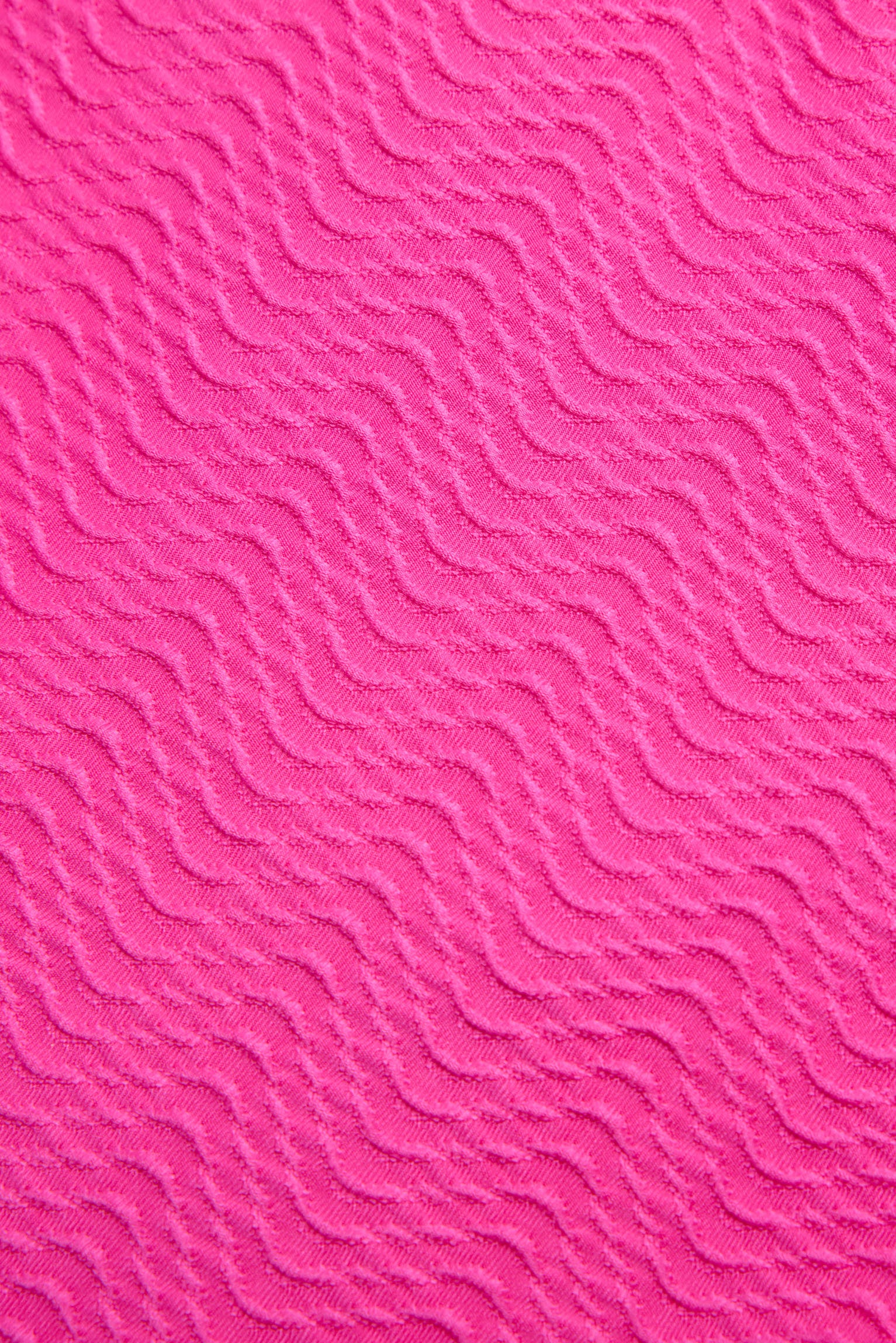 Top de biquíni texturizado com detalhes de laço fúcsia