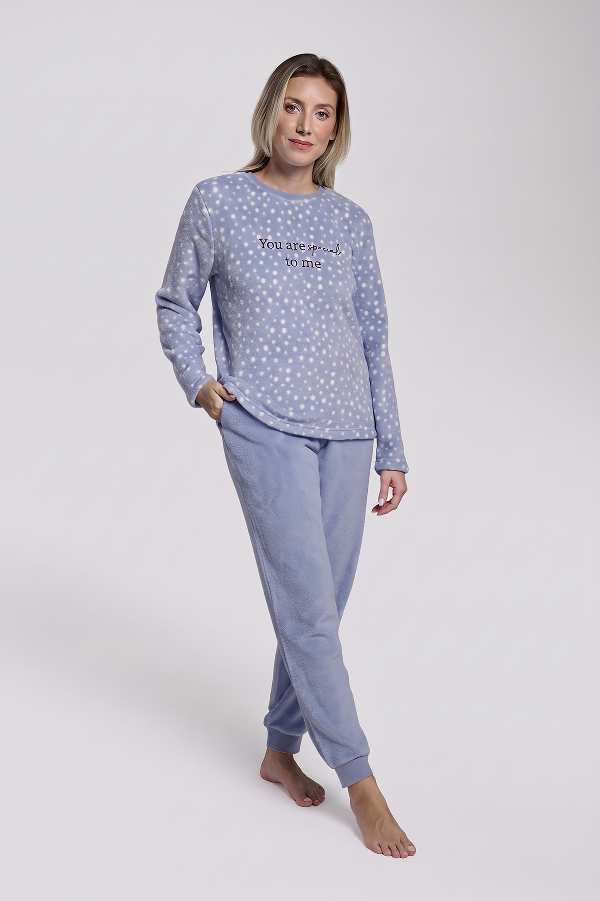 Pijama comprido de mulher polar coral azul às bolinhas