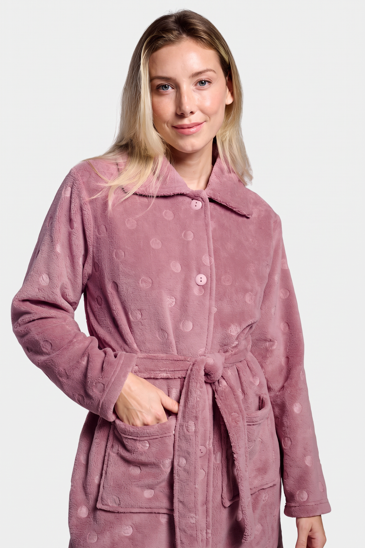Roupão midi de mulher polar coral rosa às bolinhas