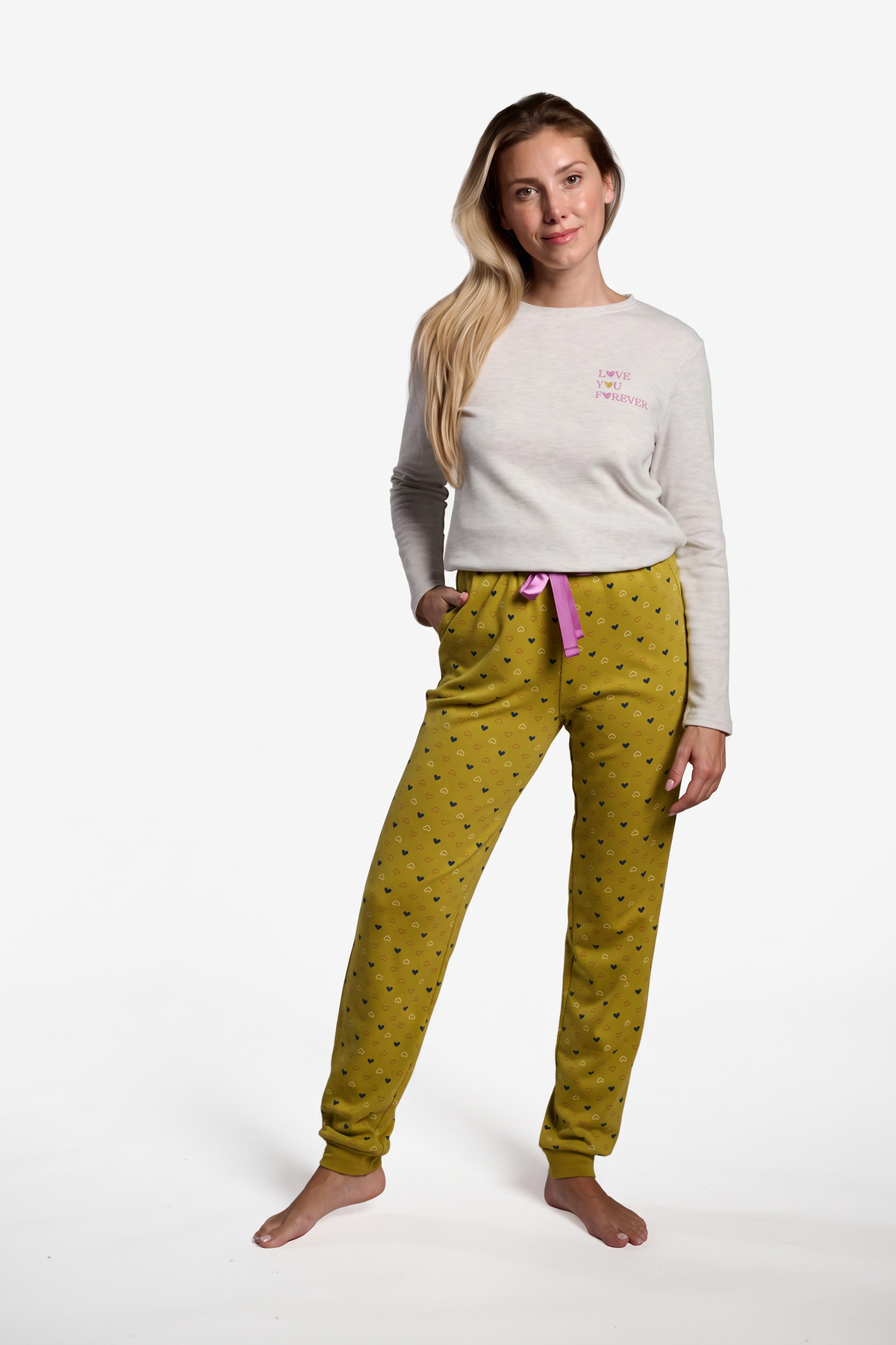 Pijama comprido de mulher cardado estampado de corações