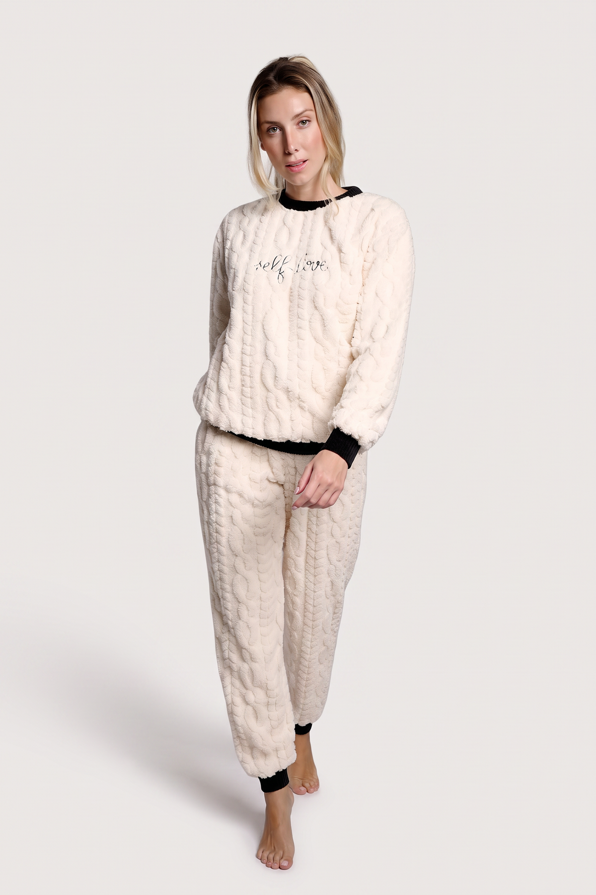 Pijama comprido de mulher polar sherpa com relevo entrançado