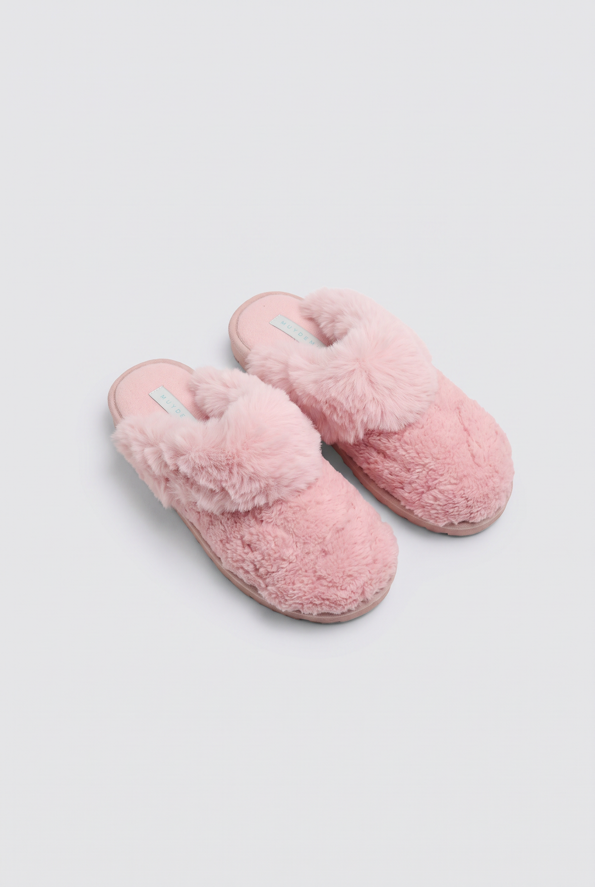Pantufas cor-de-rosa de pelo macio